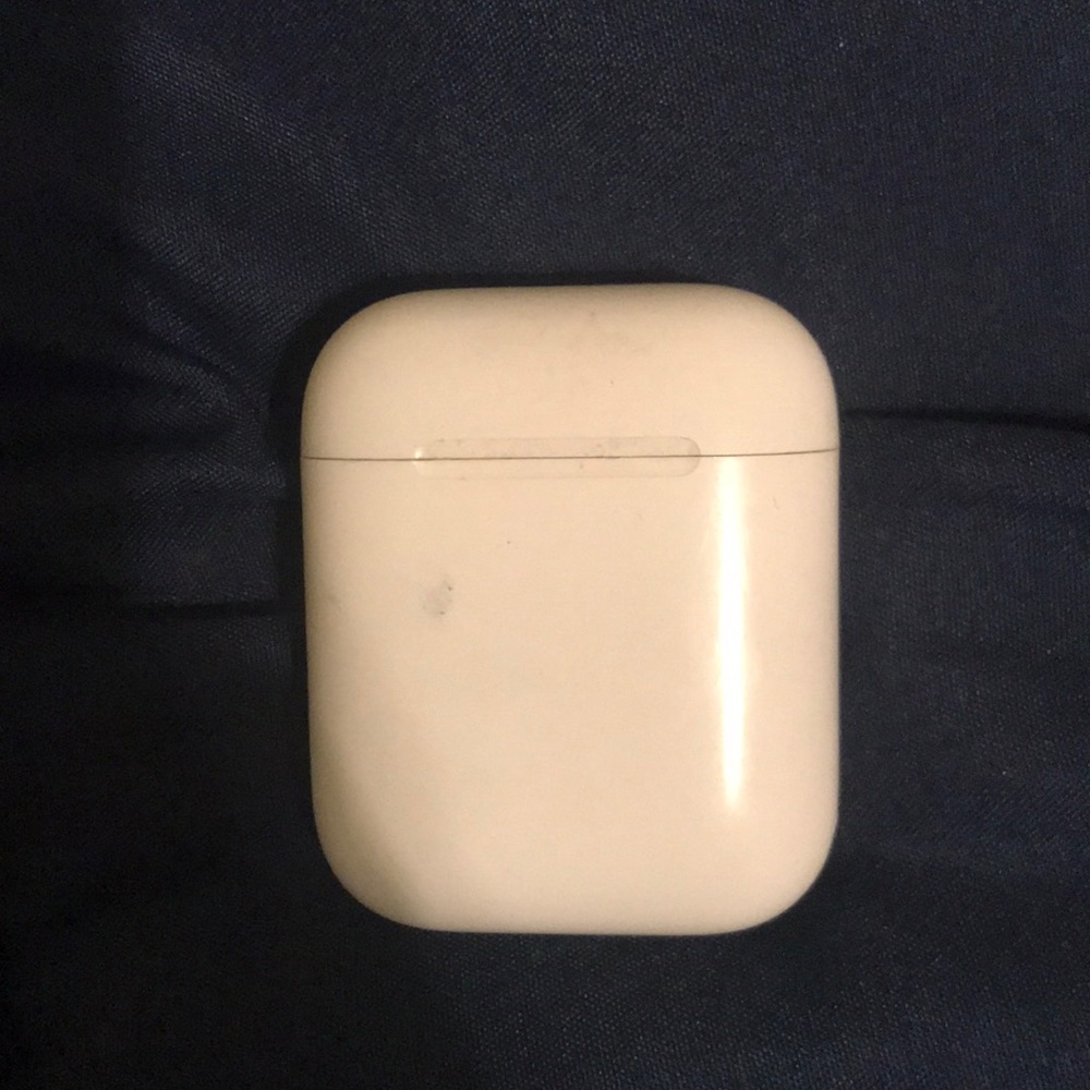*NO AIRPODS* Apple airpods  case, authentic